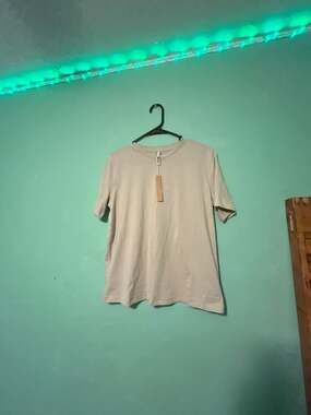 SKIMS Relaxed Tee in Stone